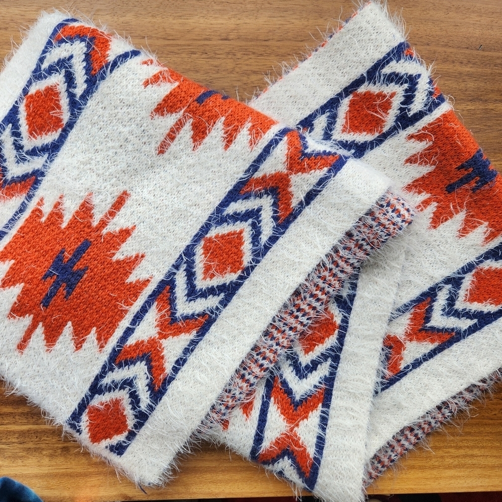 BP NORDSTROM FUZZY AZTEC PRINT CIRCLE SCARF COZY LIKE NEW!